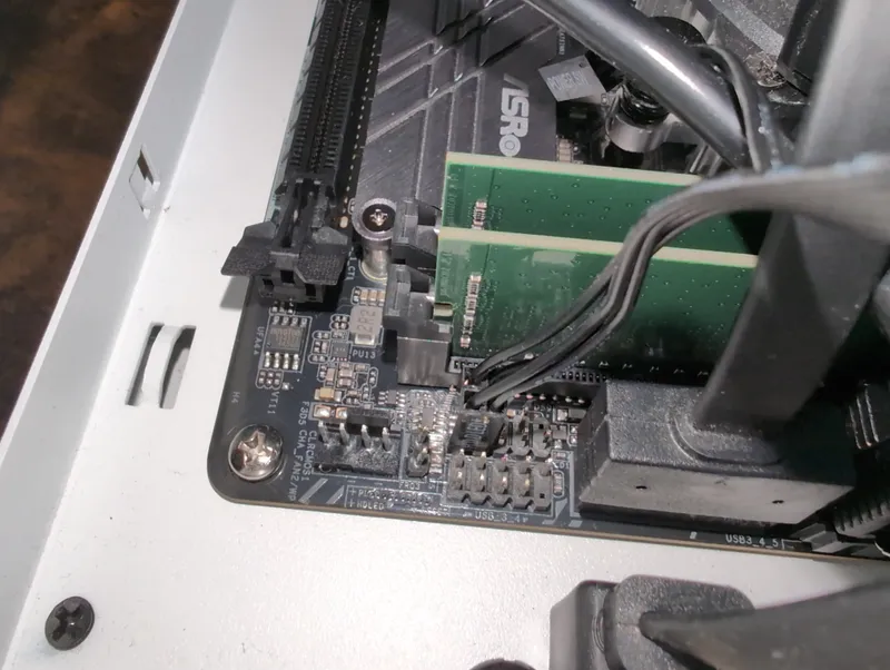Jonsbo N2 Power switch and Power LED connector plugged in